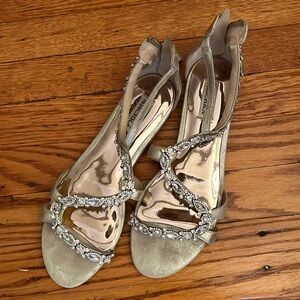 Badgley Mischka gold shoes size 8.5